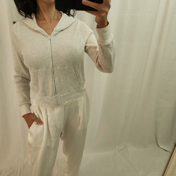 Aritzia Cream Hooded Sweater - Picture 2 of 9